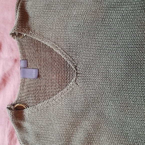 Pullover V-Neck Sweater - Picture 3 of 11